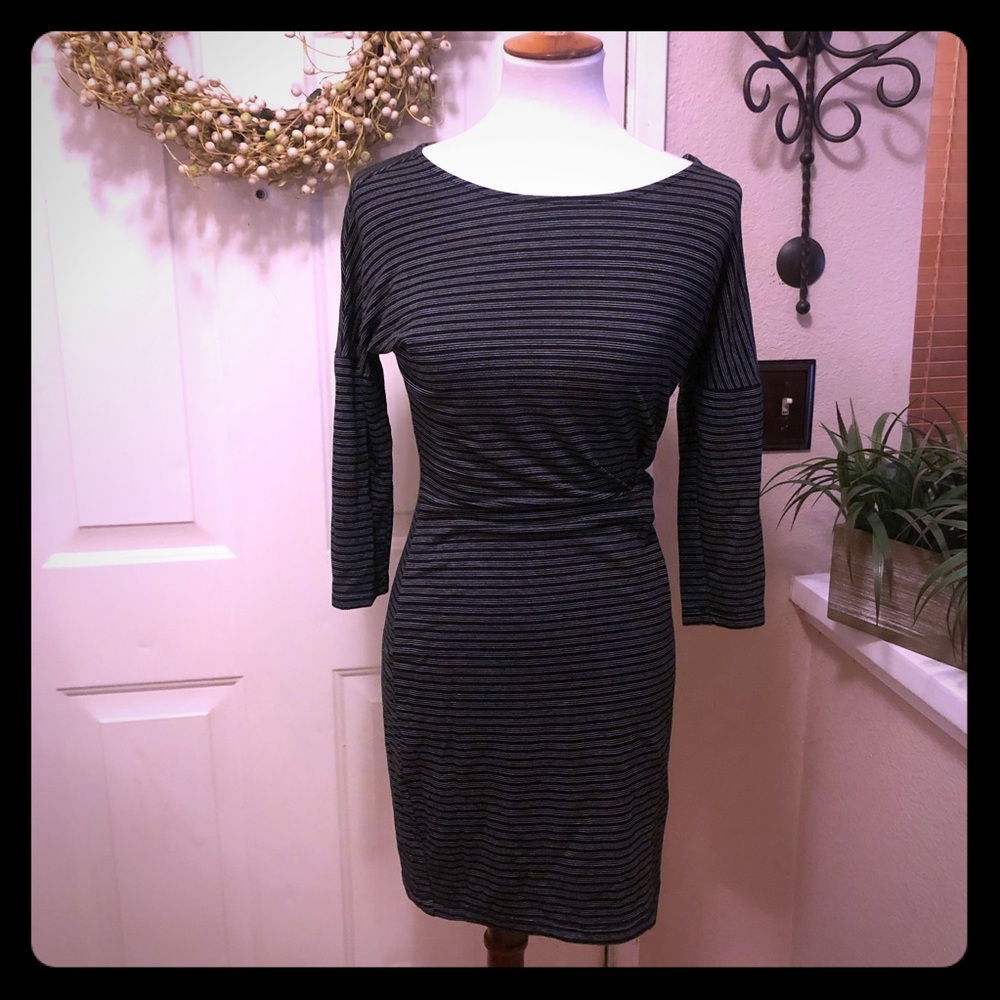 Cupcakes & Cashmere Long Sleeves Midi Dress